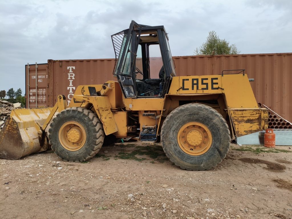 Pá Carregadeira Case 740