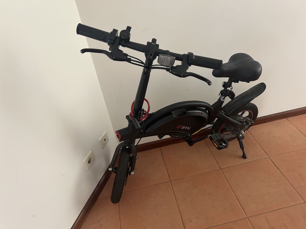 Vende-se Volkswagen Polo 1.2 - 2011 + Bicicleta Electrica DYU