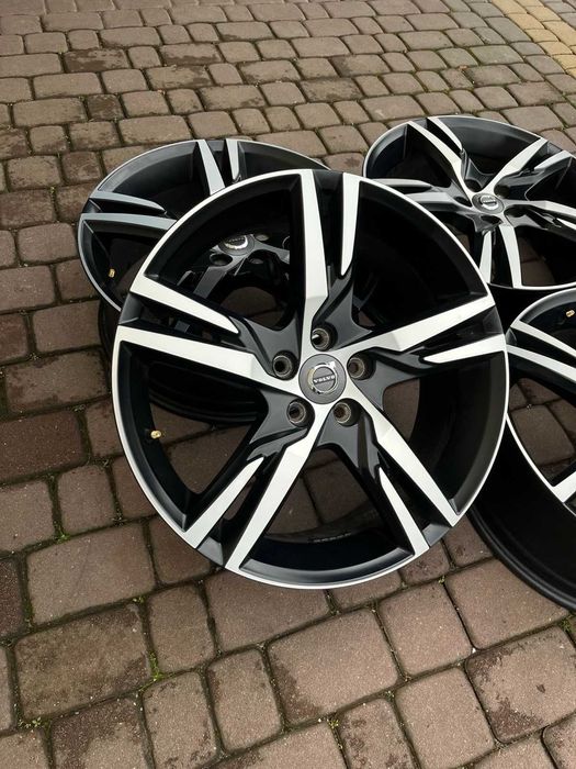Oryginalne alufelgi Volvo 5x108 19 XC60 XC40 Bicolor R-Design