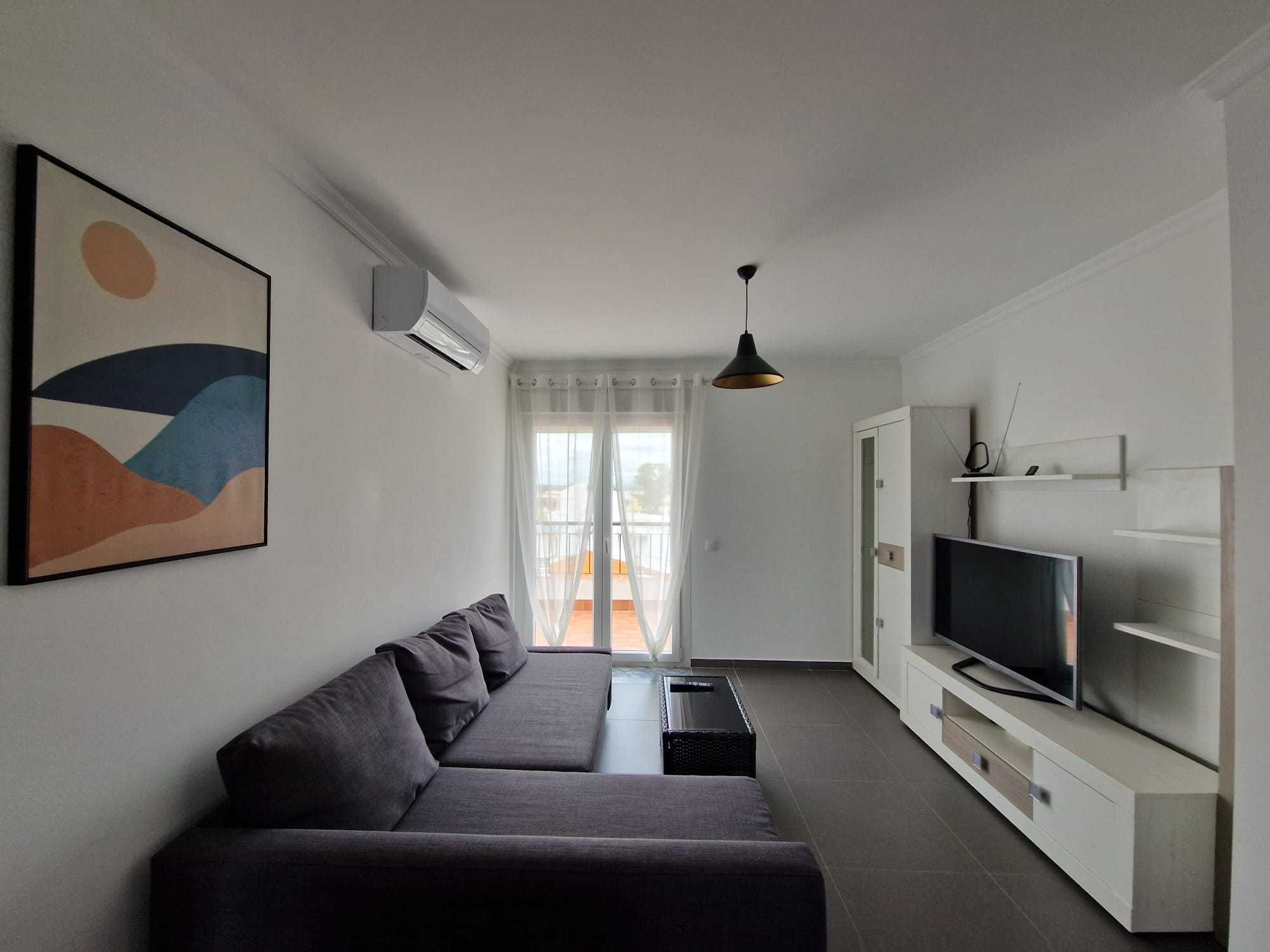 T2 com garagem e piscina, perto da praia
