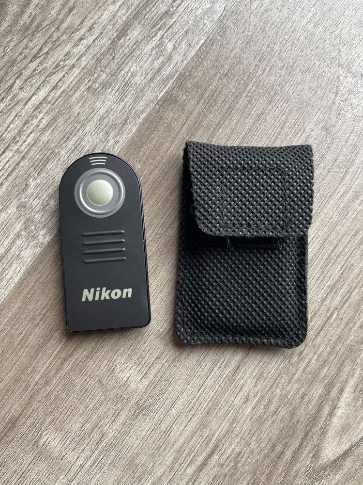 Set of Nikon D3200 photo camera with cable, charger, memory card, etc