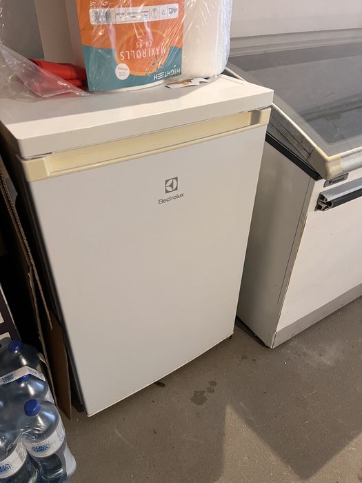 Lodówka mała z zamrażarką