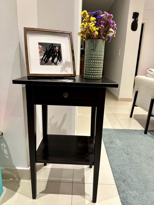 Mesa de apoio/cabeceira/entrada cor preta (IKEA HEMNES)