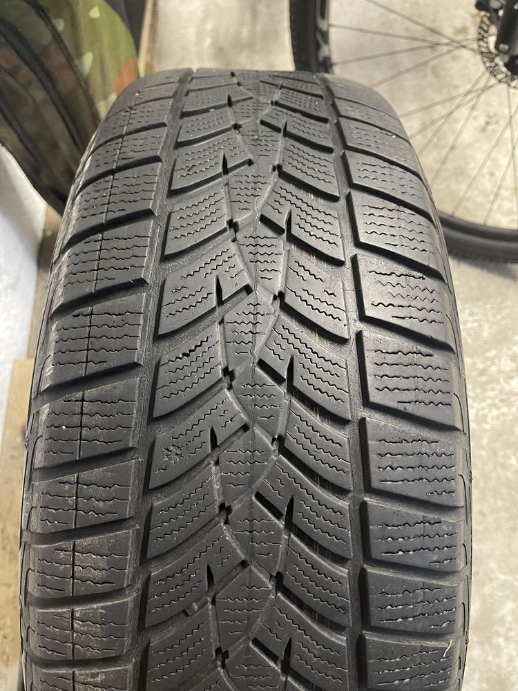 Резина, шини 2шт GoodYear Ultragrip 225/65/R17. Б/В  одне з пошкоджене