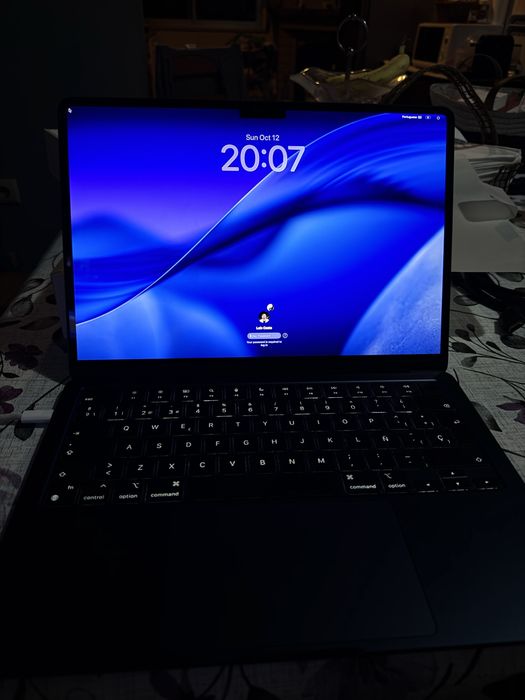 MacBook Air M2 (2022) – 16GB RAM, 512GB SSD