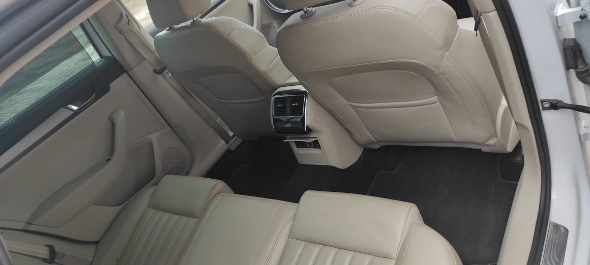 Skoda Superb 1.6 TDI c/ mudanças automaticas