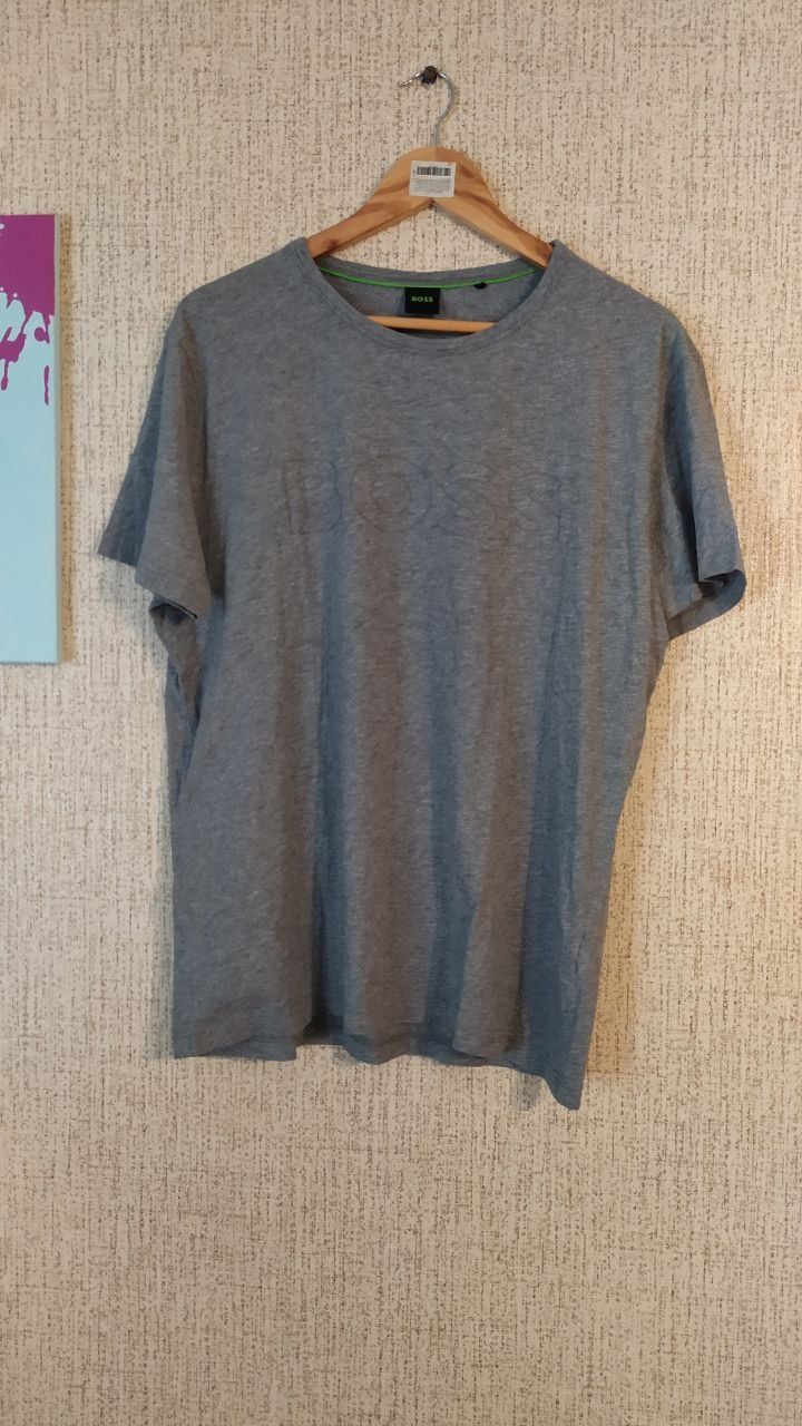 Футболка від Hugo Boss L XL