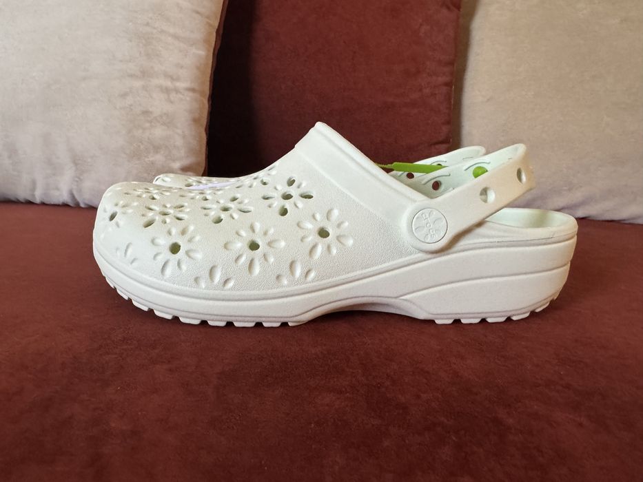Crocs Classic Floral Cut-Out Clog | W9/M7 (повний 40 розмір) | Нові