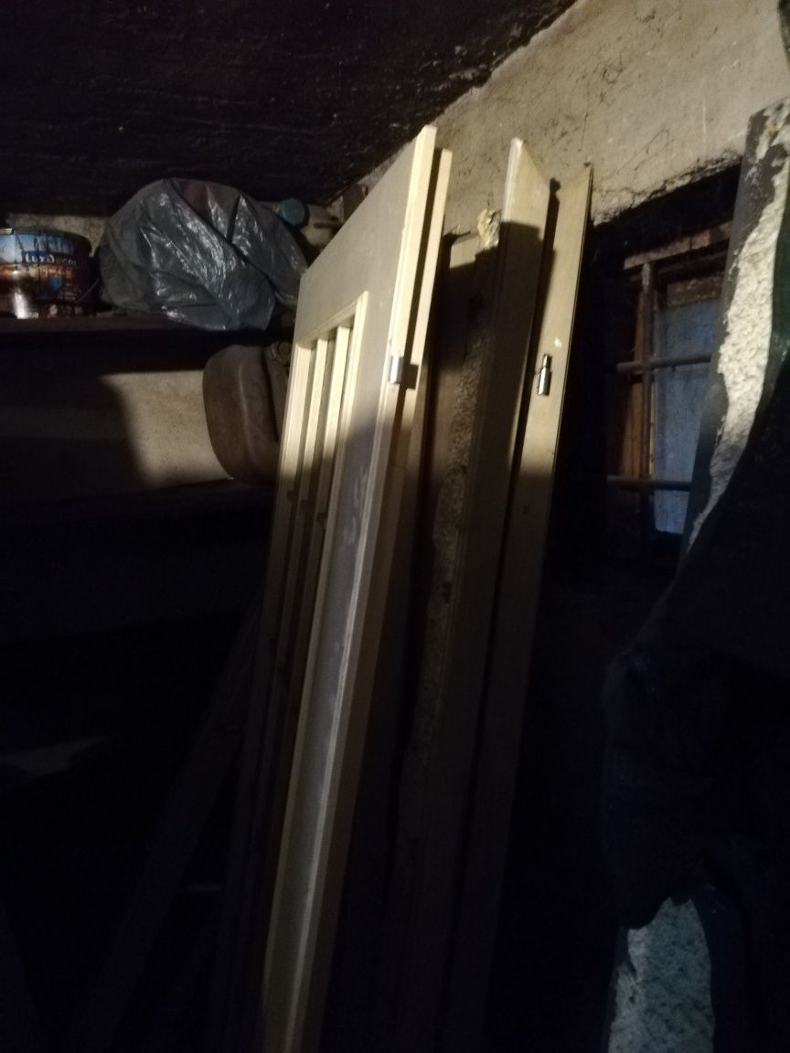 Sprzedam drzwi wewnętrzne 80 z ościeżnica regulowana 4 szt