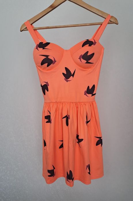 Яскрава літня сукня