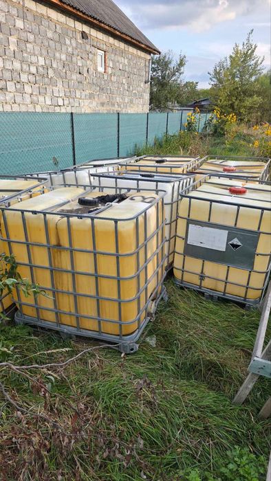 Бак куб  єврокуб IBC на дерев'яному піддоні для топлива чи води