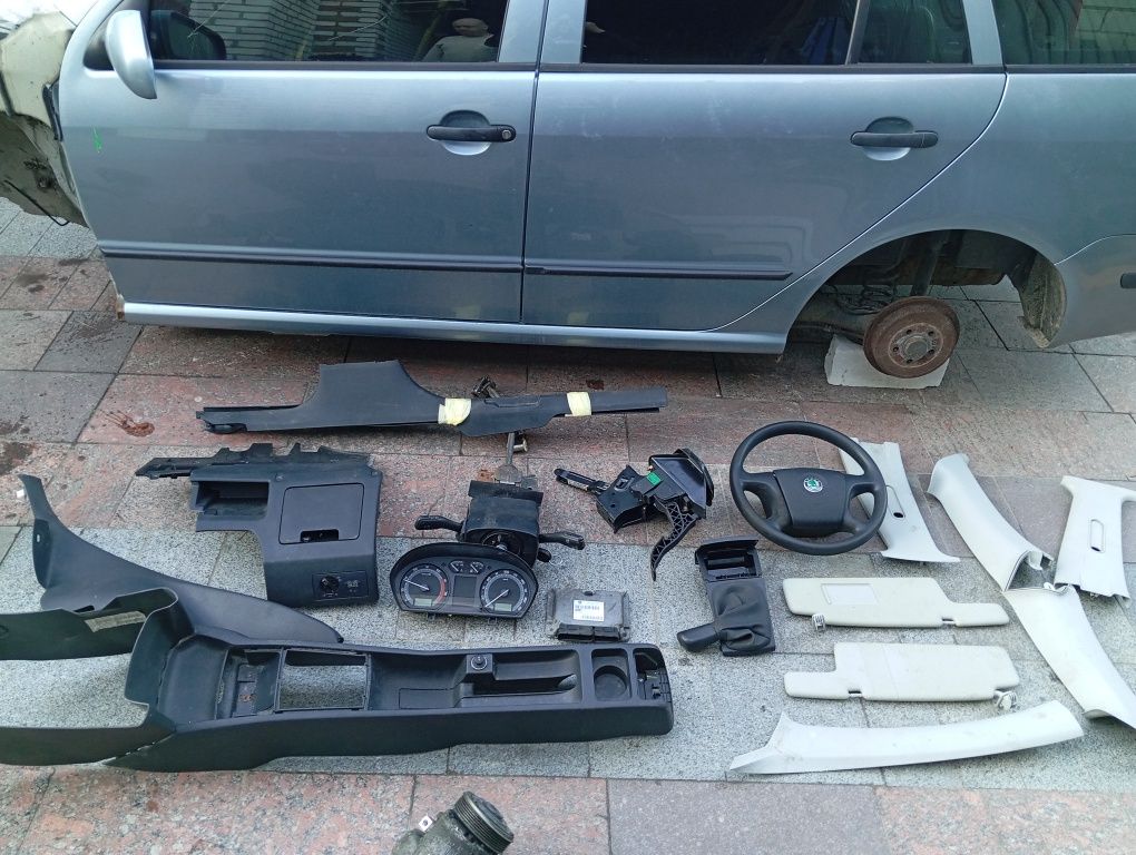 Подушка опора двигателя КПП Skoda Fabia 1 1.4 бензин 2000-2007г