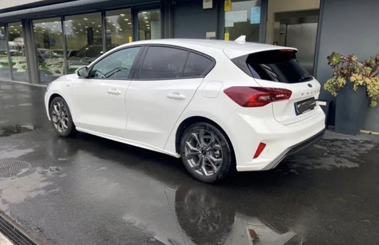 Ford Focus st-line  2024