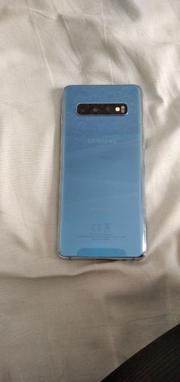 Samsung S10 в дуже гарному стані