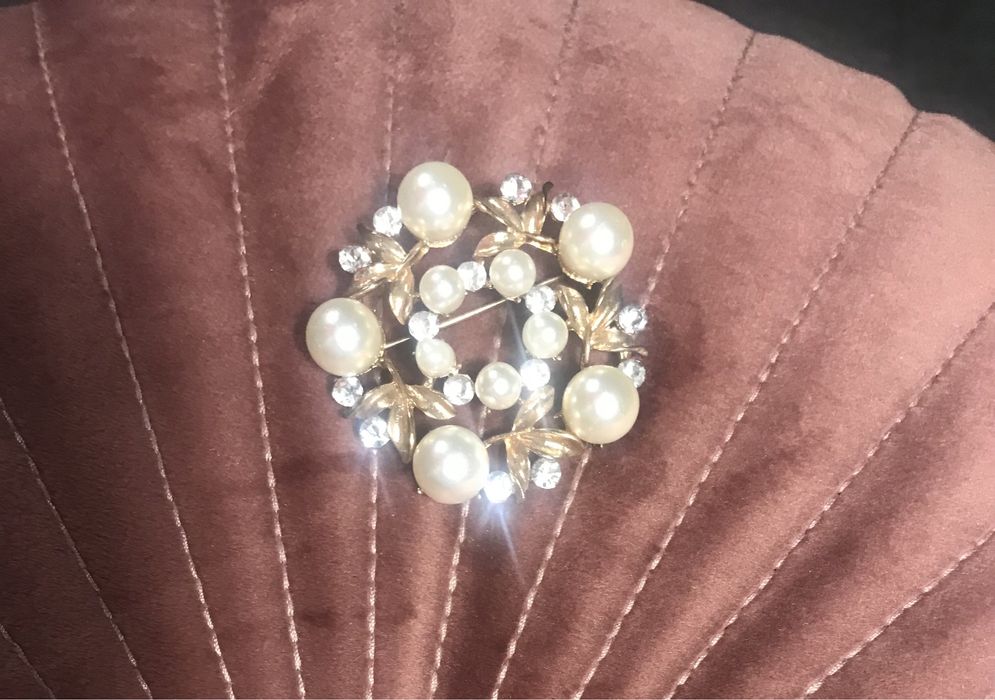 Брошка на подарунок.