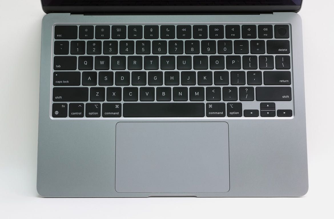 MacBook Air M2 + Magic Mouse USB-C
