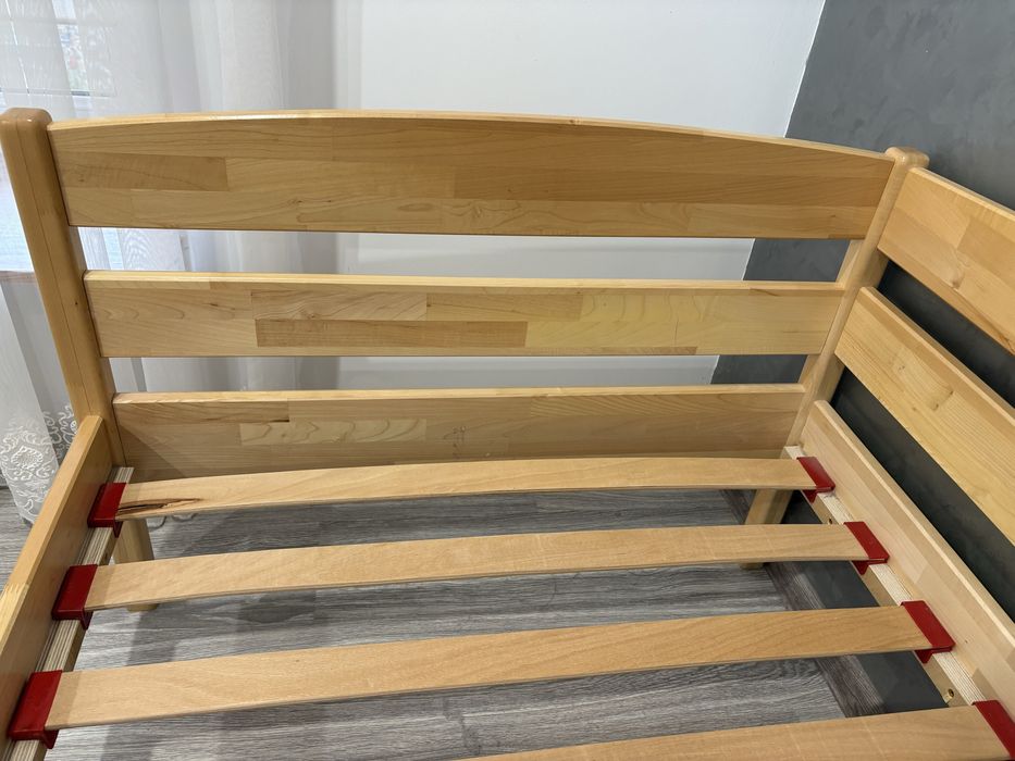 Ліжко з натурального дерева