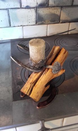 świecznik rękodzieło stare drewno i podkowy unikat