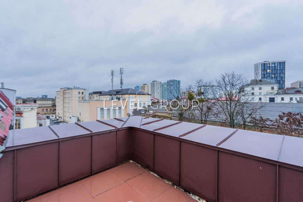 Видовая квартира в 2 уровня с новым ремонтом! Соломенская площадь.