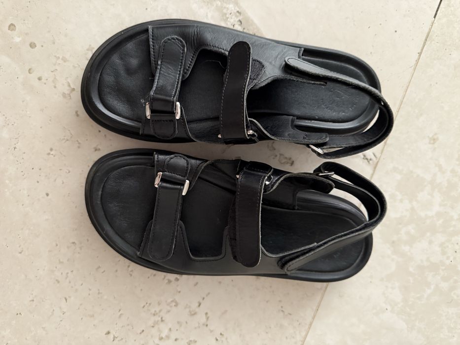 Босоніжки сандалі чорні з натуральної шкіри в хорошому стані