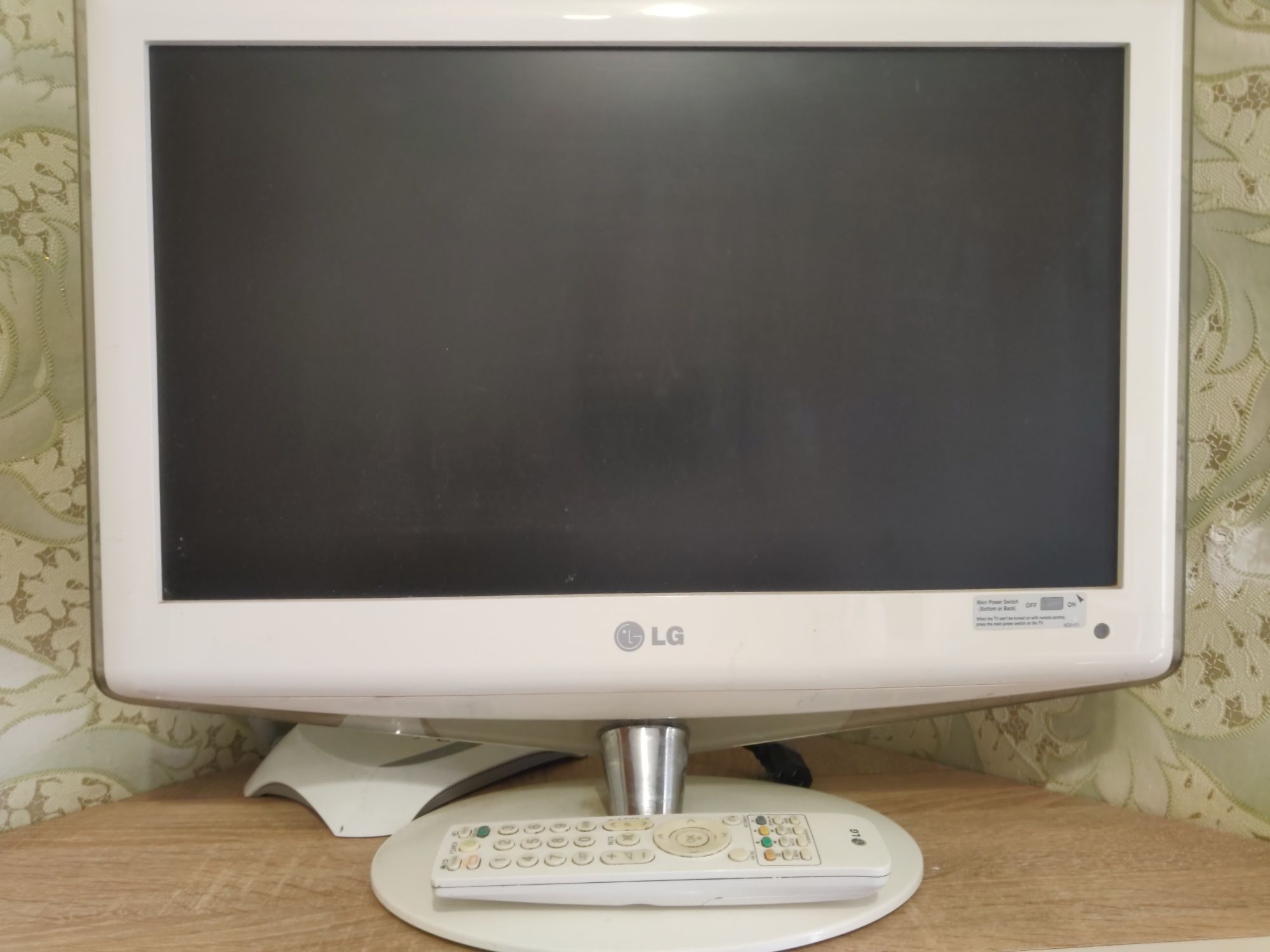 Монітор 19 дюймів з TV тюнером та ДК пультом