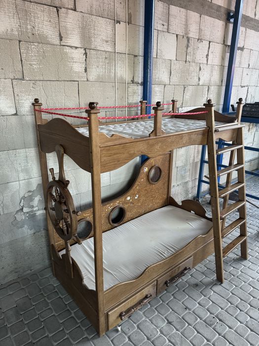 Ліжко дитяче із дуба