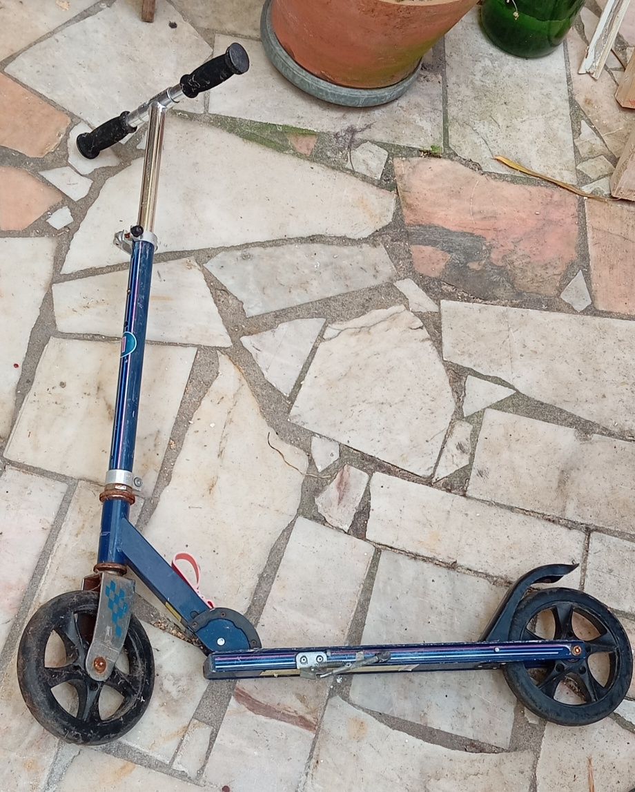 Trotineta Red Bull Racing (não é elétrica)