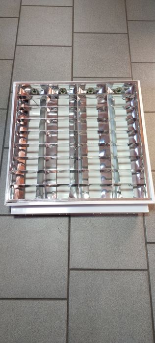 вбудований (точковий) світильник для стелі