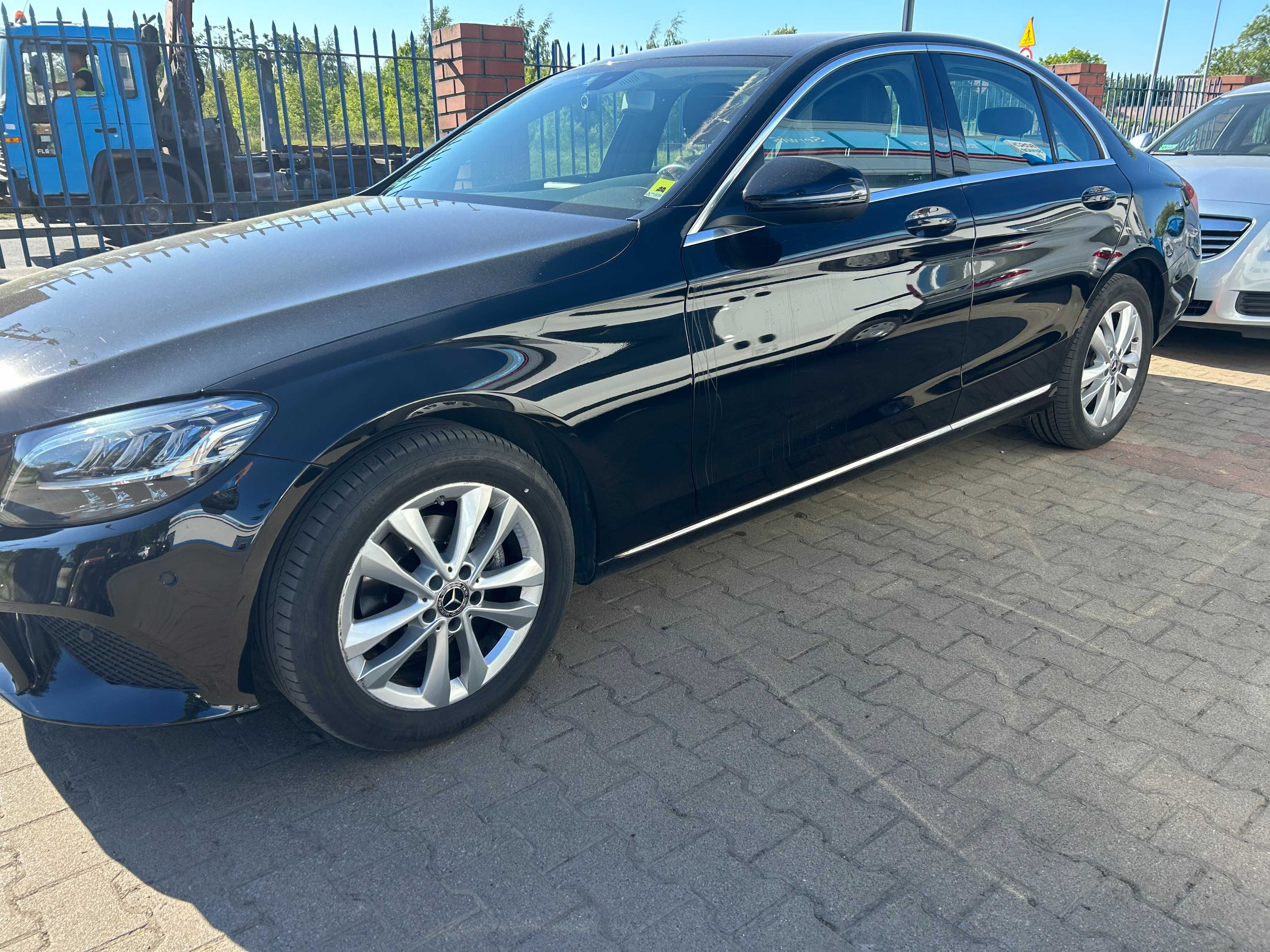 Mercedes-Benz C180 9G-Tronic, 2018, idealny stan, kupiony w salonie