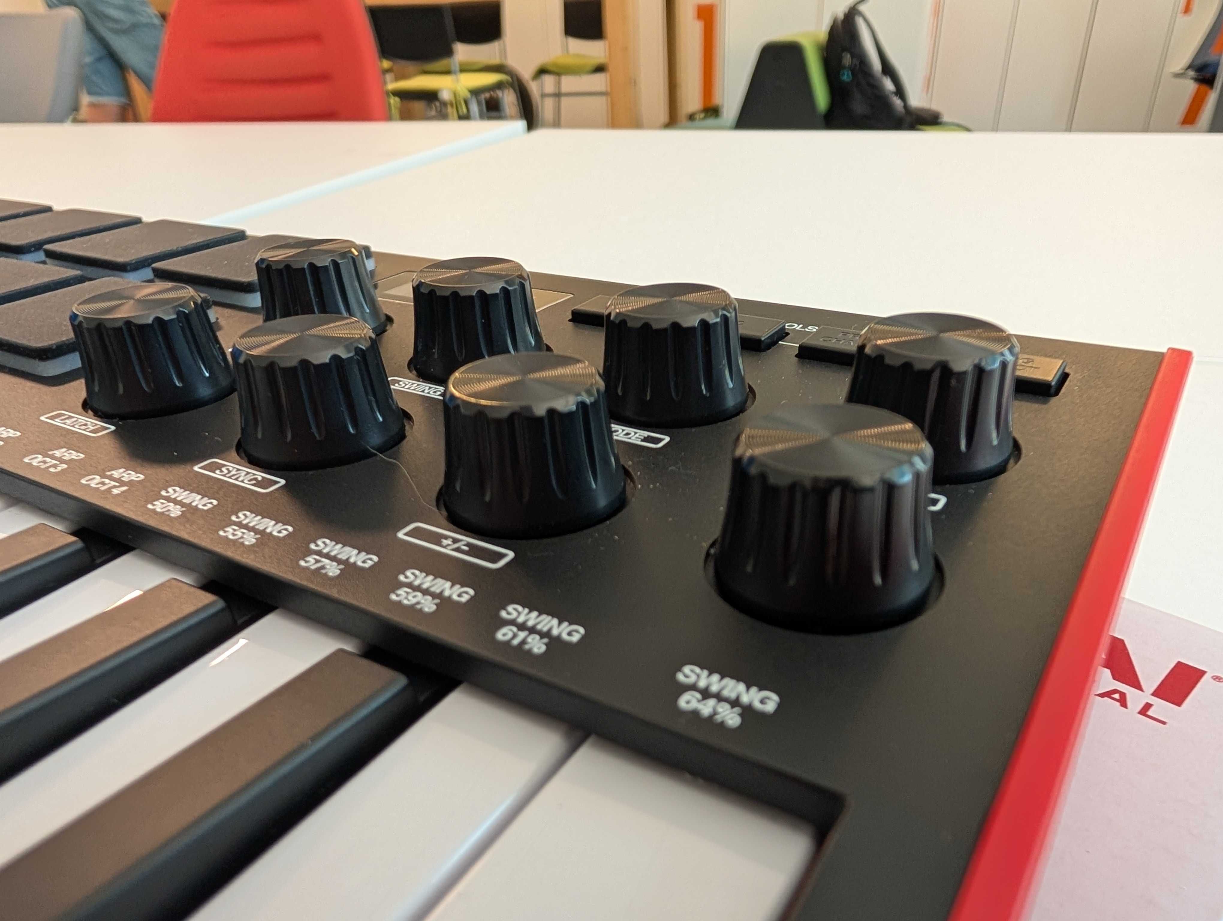 AKAI MPK MINI MK3 - mini klawiatura sterująca