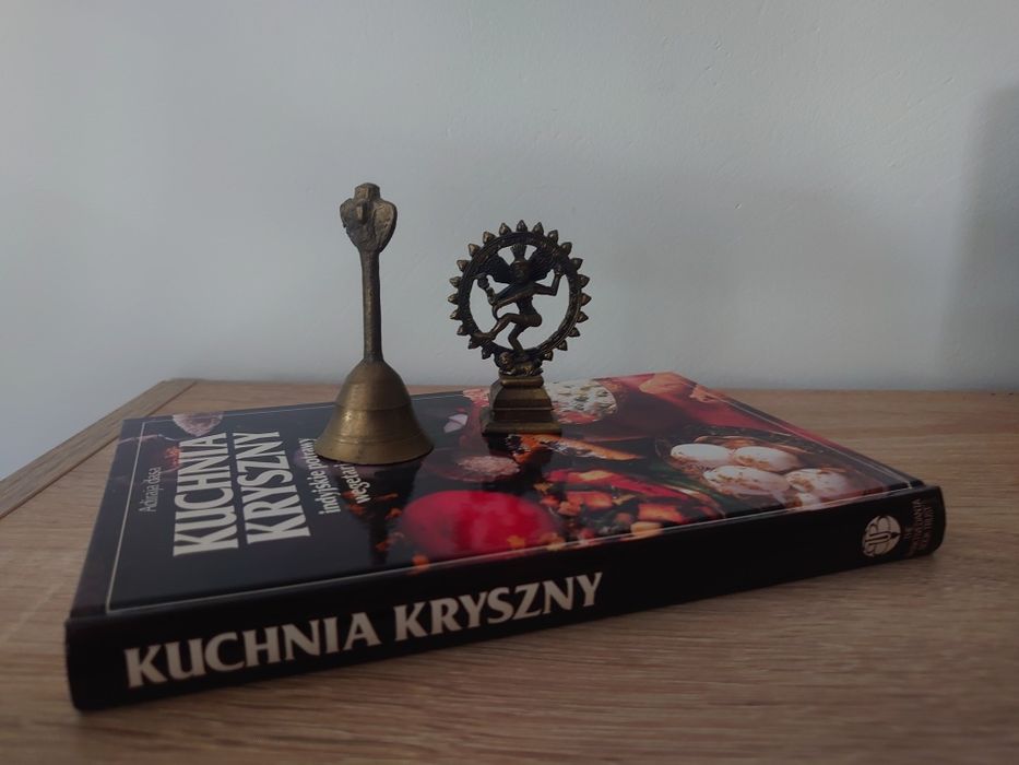 Śiva tańczący figurka dzwonek mosiężny i Kuchnia Kryszny książka kuch