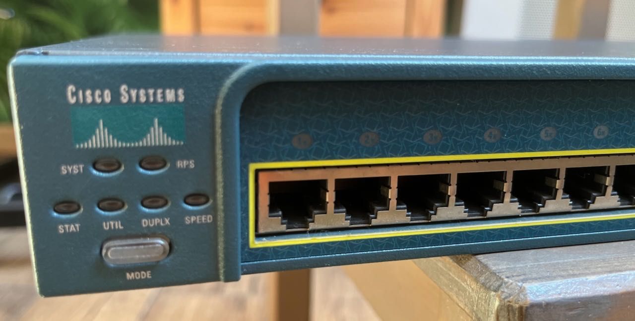 Switch Cisco Catalyst 2950 WS-C2950T-24 - 24 x 100M RJ45, 2 x 1G RJ45