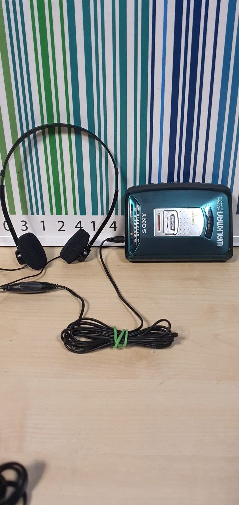 Walkman z radiem FM SONY WM-FX171 z słuchawkami sprawny