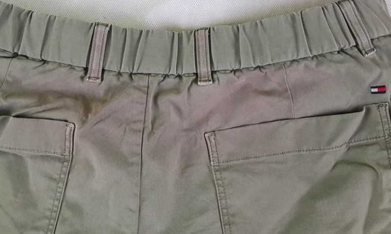 Męskie krótkie spodenki Tommy Hilfiger - zieleń mundurowa -rozmiar W34
