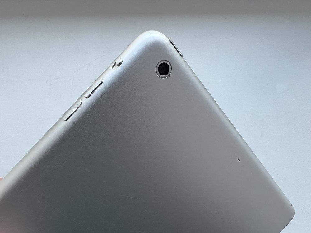 iPad Air Wi-Fi White