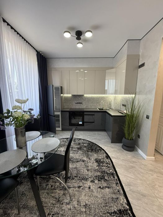 Оренда 2-кімнатної квартири з сучасним ремонтом вул. Соборна, 364 В