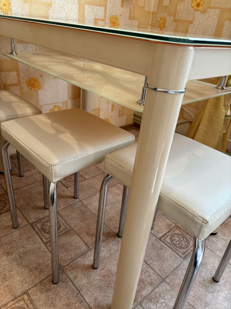 Стол стеклянный кухонный бежевый с рисунком 100х60 см комплект 3 стула