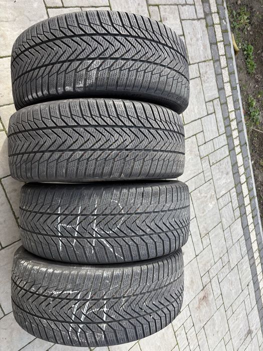 Продам резину зимову 225/45/17