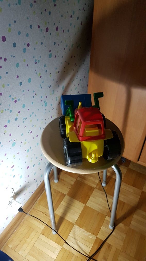 Traktor prawie nowy