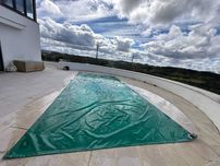 Toldo com 8,90m x 3,70m olhais a cada 40cm