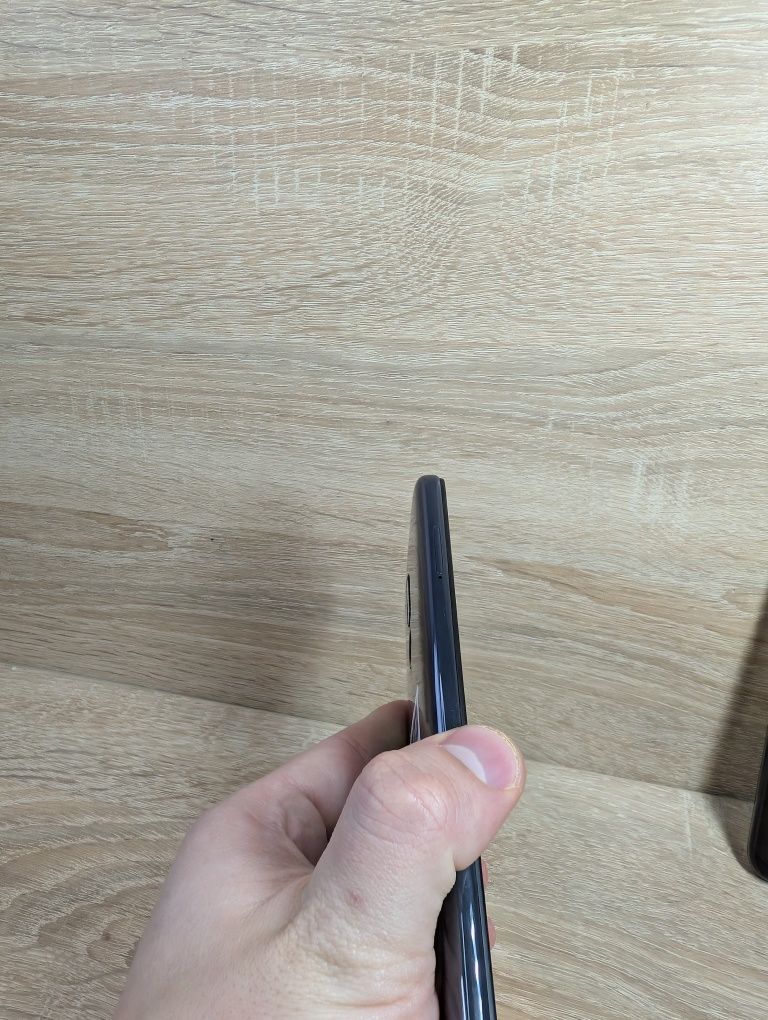 Xiaomi Redmi 8 4/64GB гарний стан