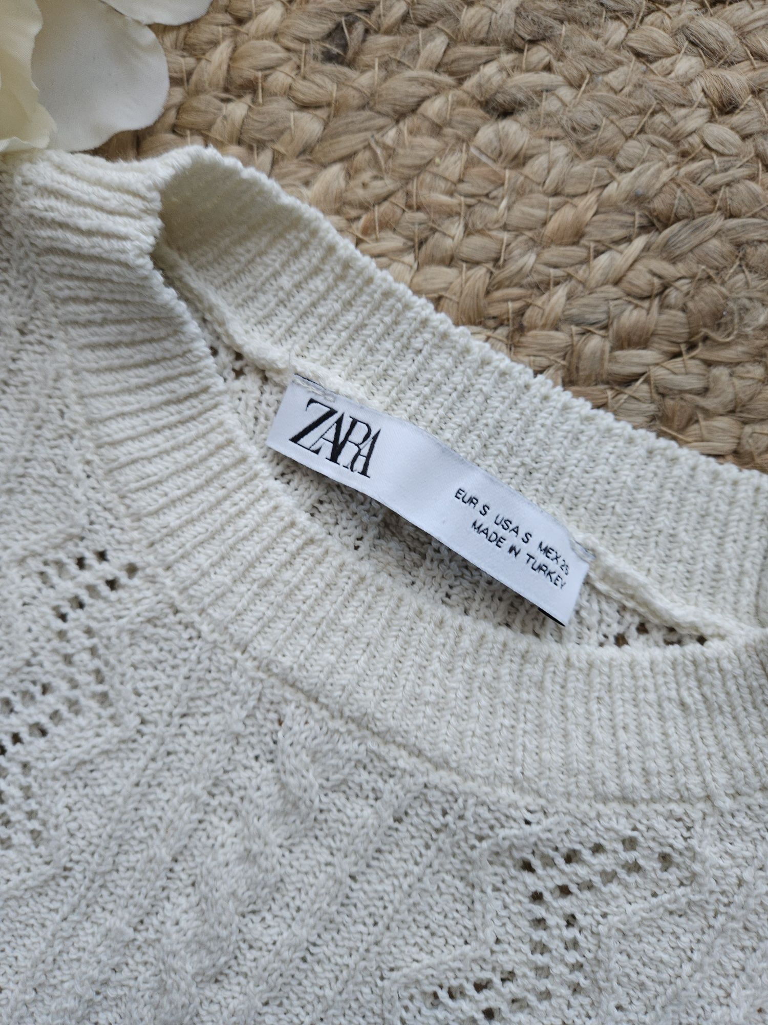 Wyjątkowy Damski Sweter Krótki Zara z Efektem Szydełkowym – Idealny