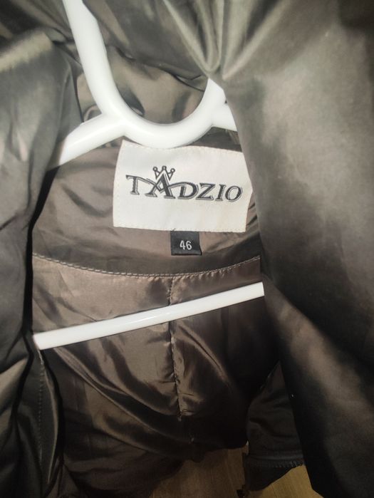 Продам бу зимову куртку, на халофайбері з капюшоном, розмір С-М