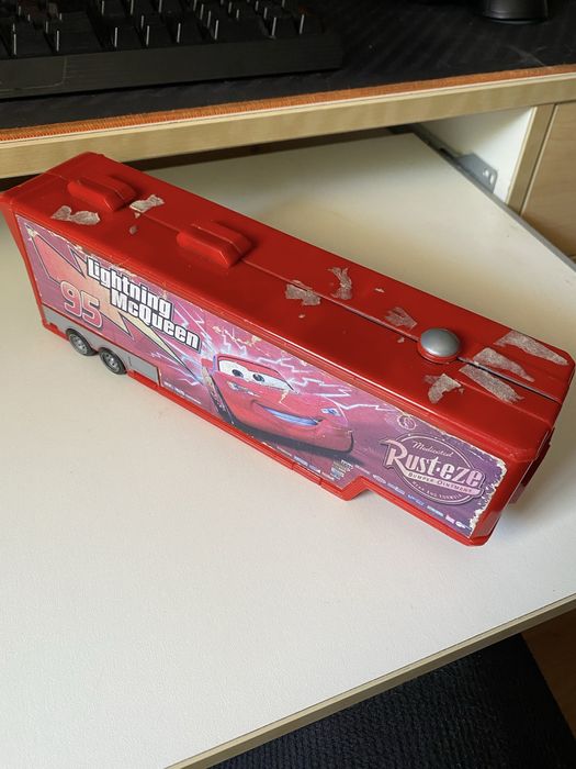 Camião do faísca mcqueen (com interior)