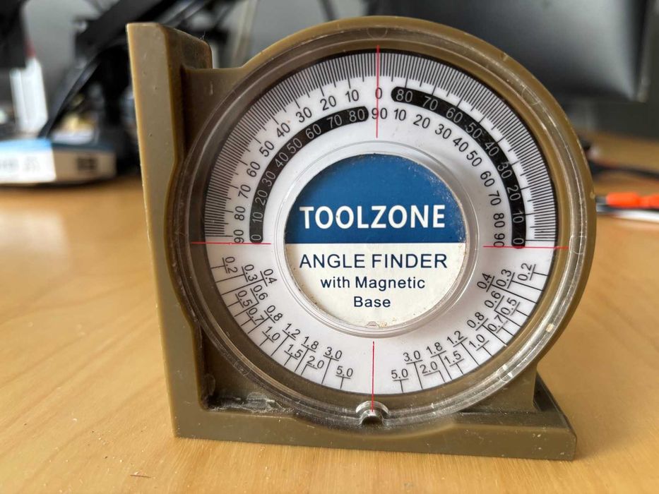 Ferramenta de medir ângulos com iman