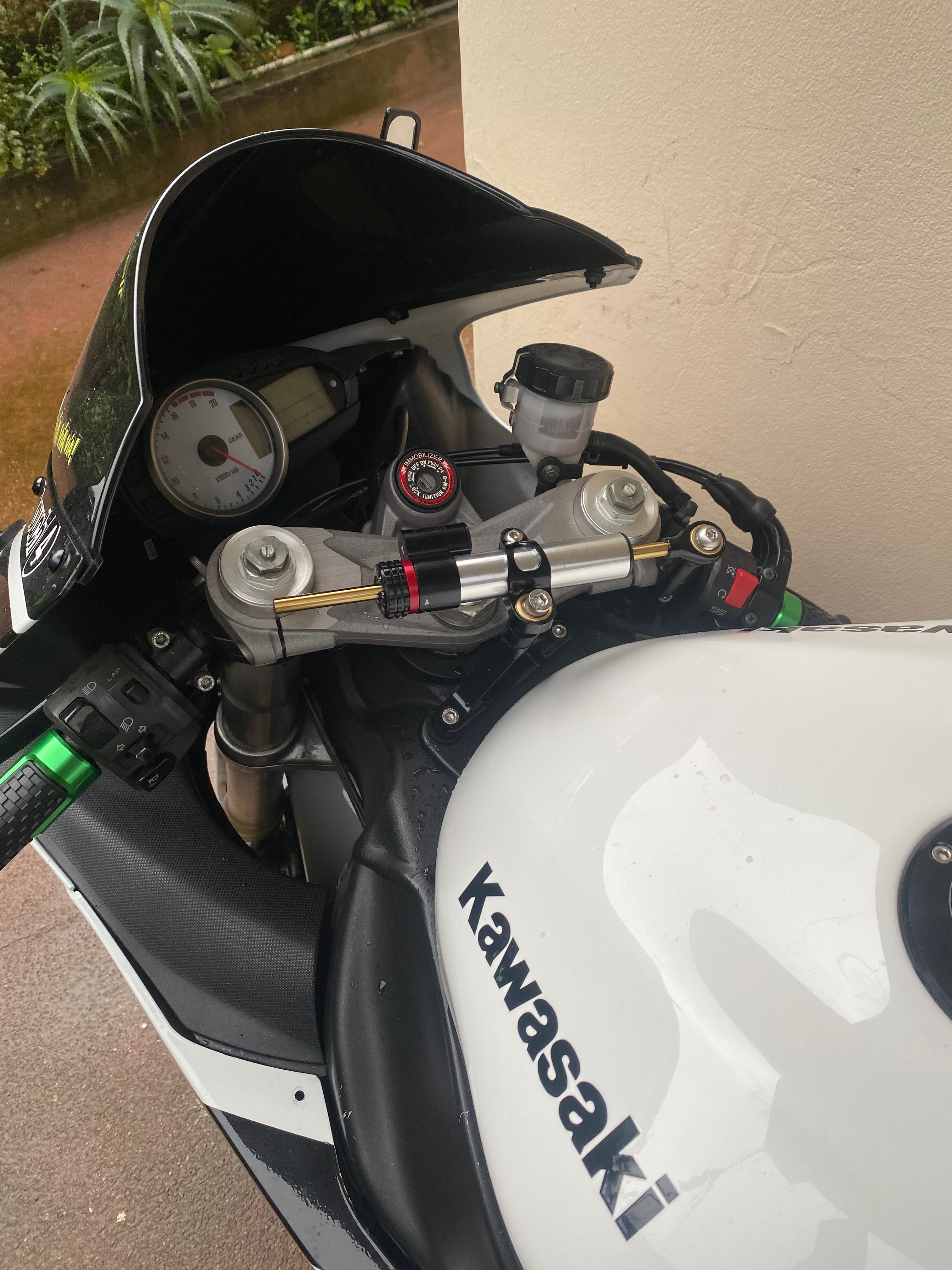 Kawasaki Ninja 8/2008 sem nada a fazer