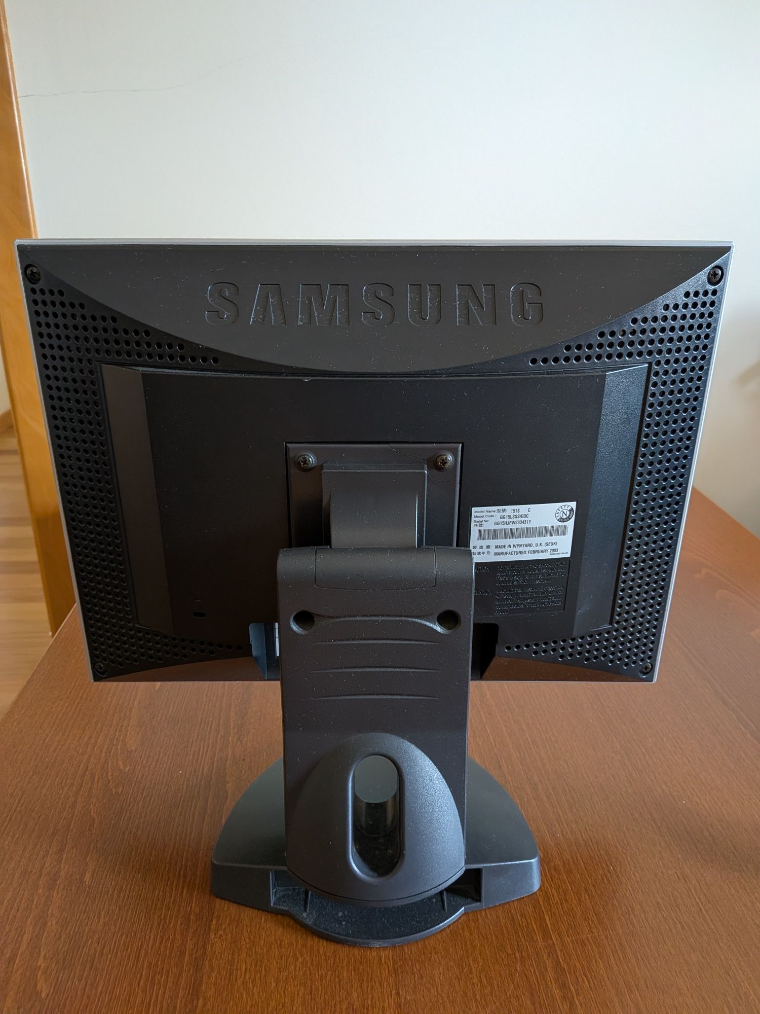 Monitor Samsung SyncMaster 151s - Clássico e Funcional!