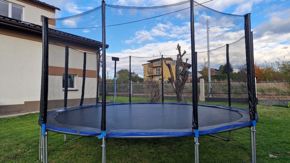 Trampolina, średnica blisko 5m (480cm), zapasowe spręzyny.