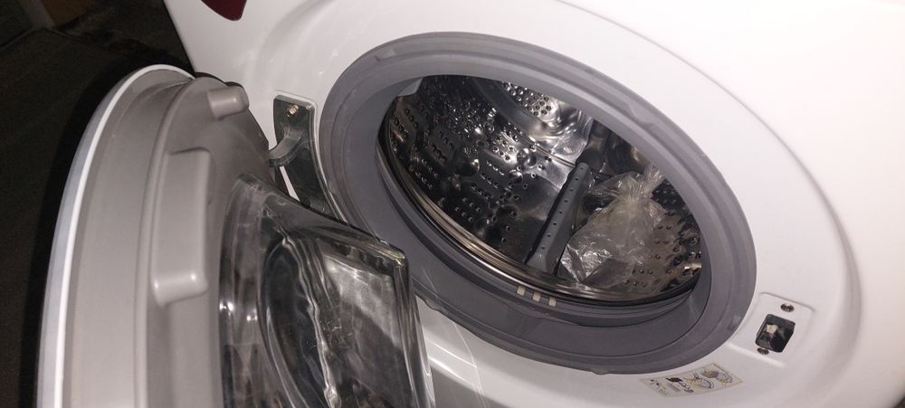 Пральна машина  LG  F2V5HSIW.