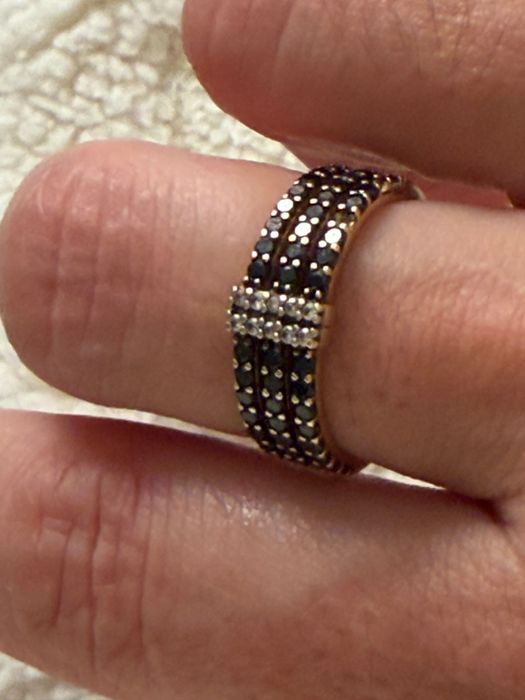 Anel ouro com diamantes negros e brancos